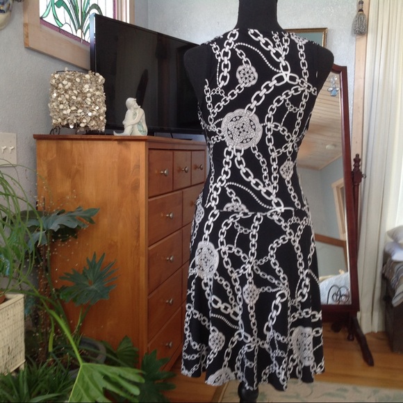 Dress - Picture 4 of 6